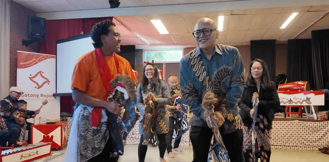 Djaran Kepang-dansers met gevlochten paarden tijdens een open dag